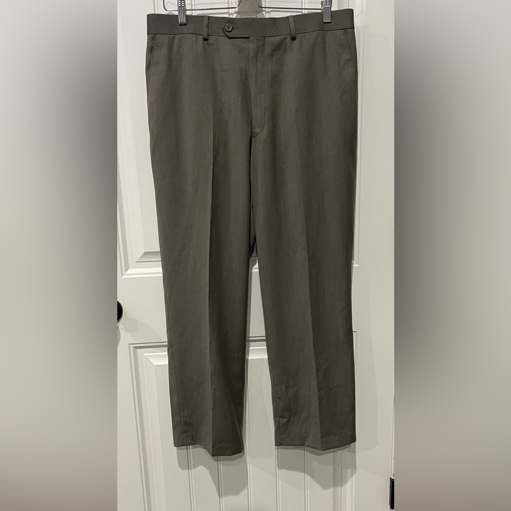 ✨✨Men’s Dress Pants ✨✨